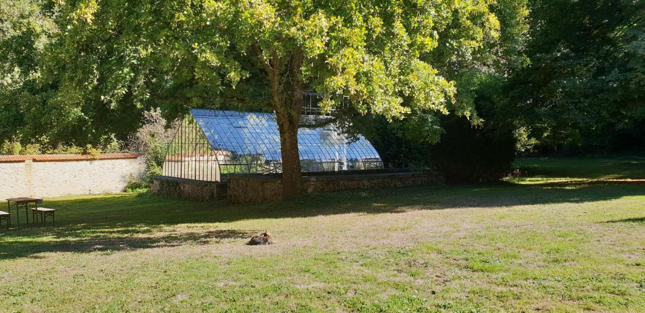 Gite Dans Un Domaine Historique Chevreuse Bagian luar foto