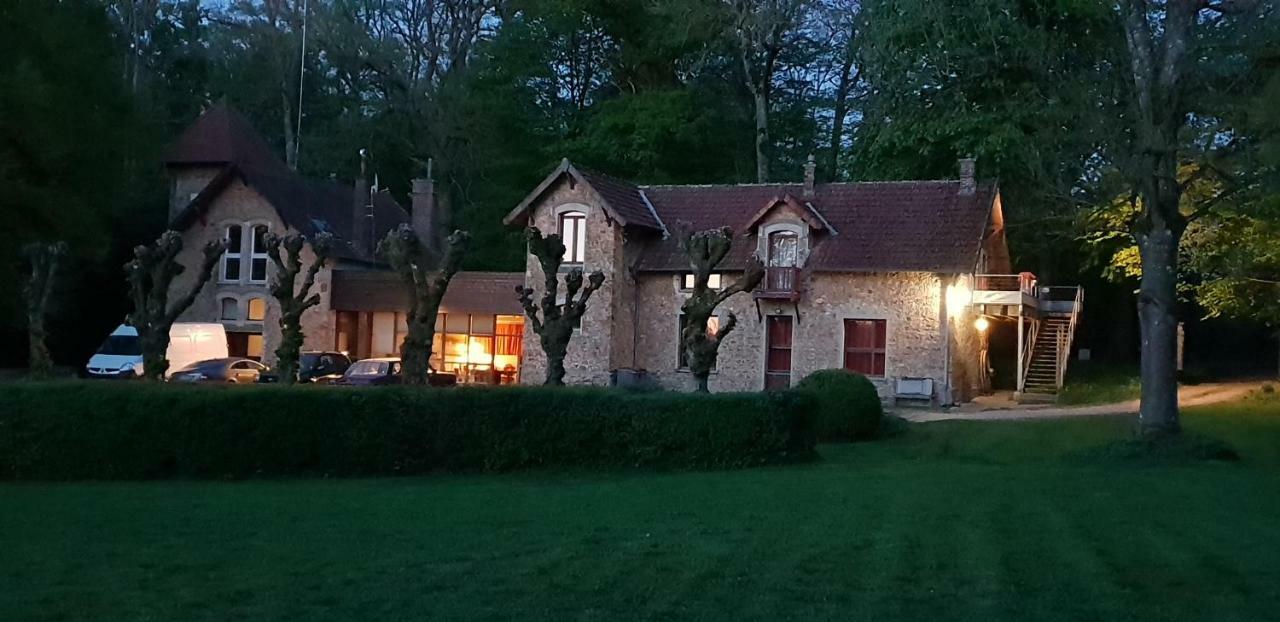 Gite Dans Un Domaine Historique Chevreuse Bagian luar foto