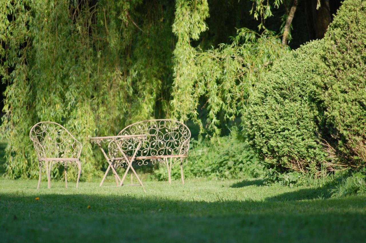 Gite Dans Un Domaine Historique Chevreuse Bagian luar foto